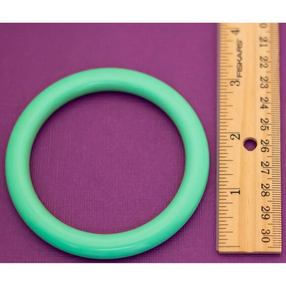 Vintage Boho Light Green Bangle Bracelet by Avon 8 Inches - Q2 - Picture 2 of 2